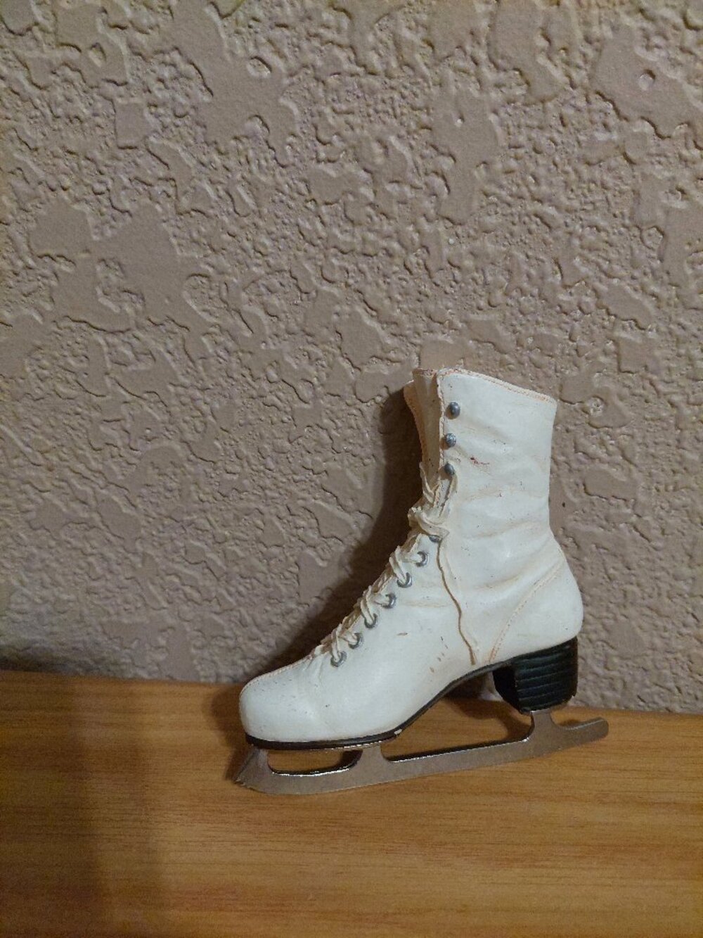 "Figure 8" Ice Skate Figurine